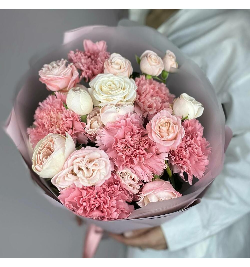 Роза кустовая пионовидная с диантусом